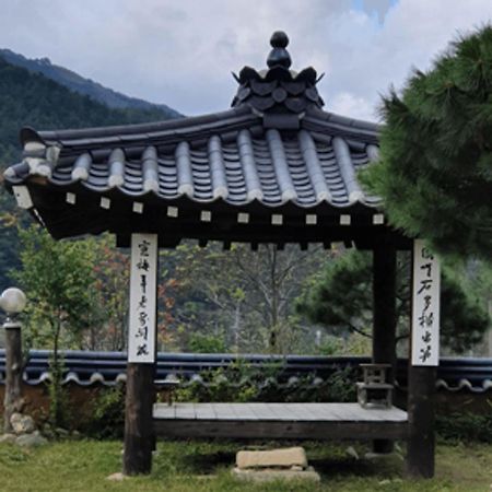 Gangneung Wangsangoal Hanok Pension מראה חיצוני תמונה