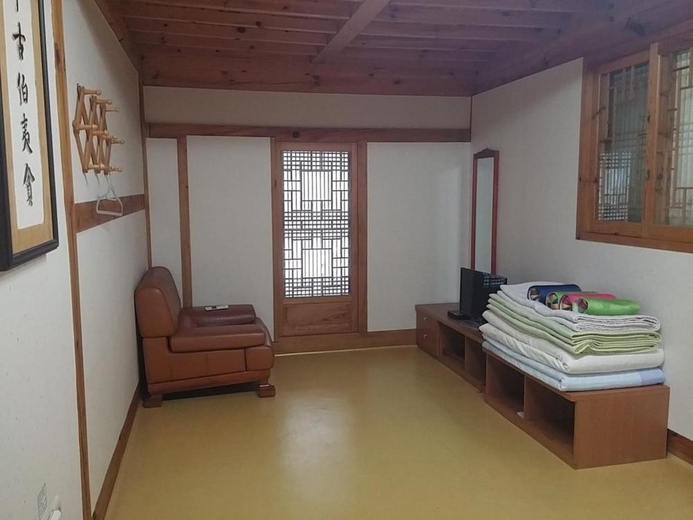 Gangneung Wangsangoal Hanok Pension מראה חיצוני תמונה