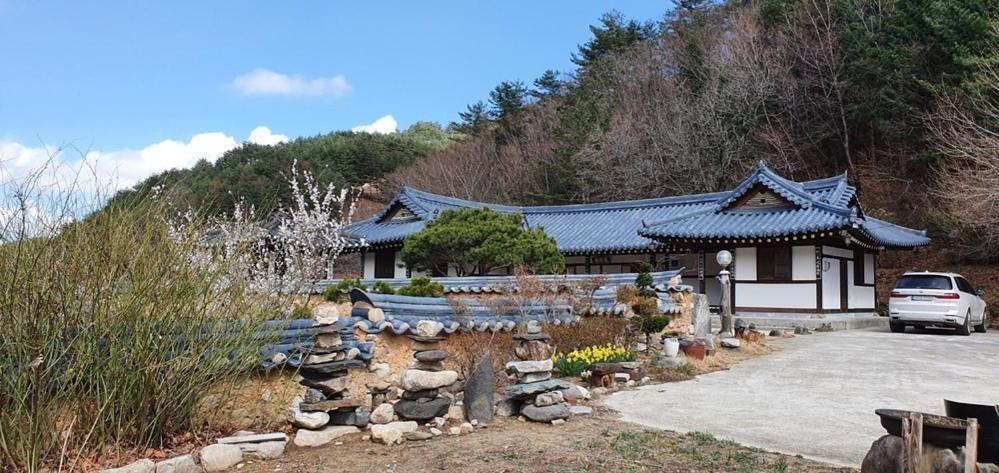 Gangneung Wangsangoal Hanok Pension מראה חיצוני תמונה